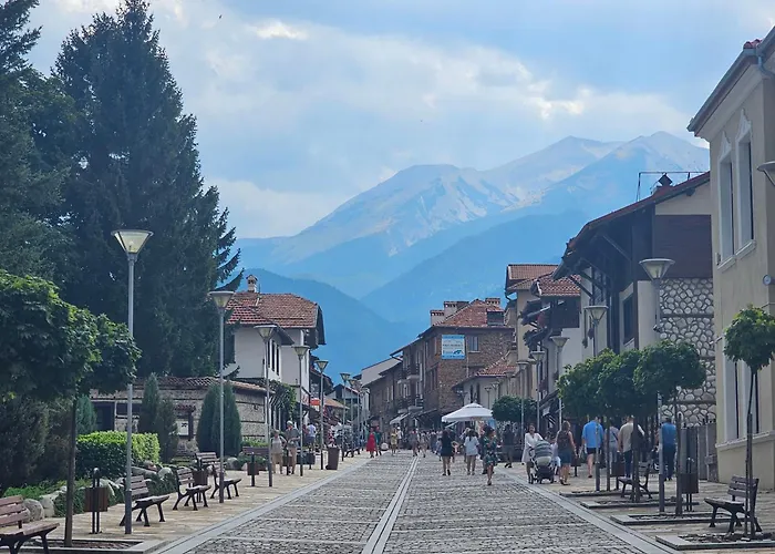 Emerald Buddha アパート バンスコ