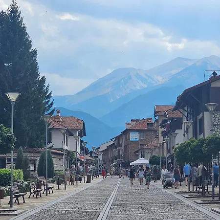 Emerald Buddha Daire Bansko